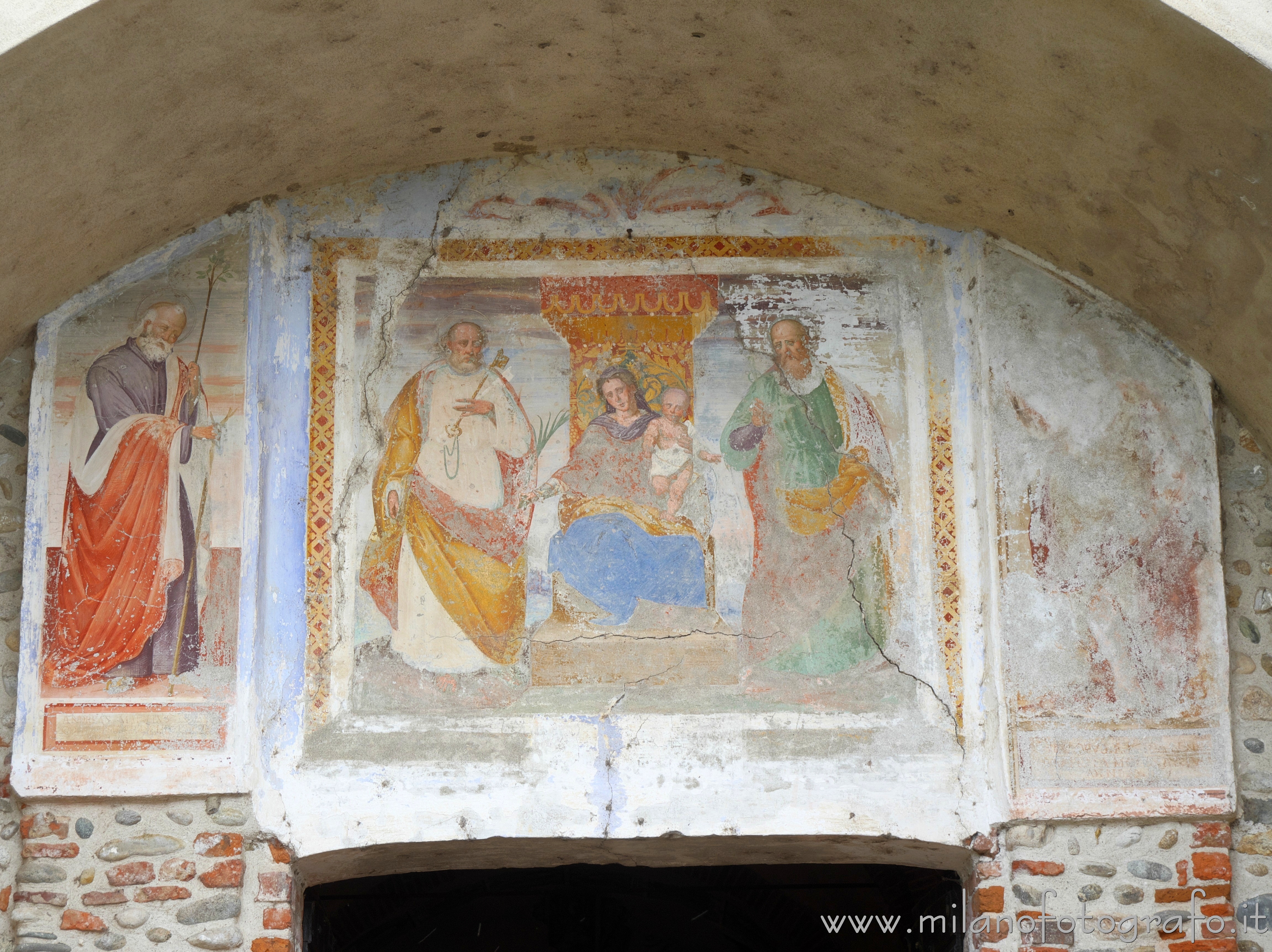 Casalvolone (Novara, Italy) - Frescoes above the main entrance of the Church of St. Peter - Full resolution picture